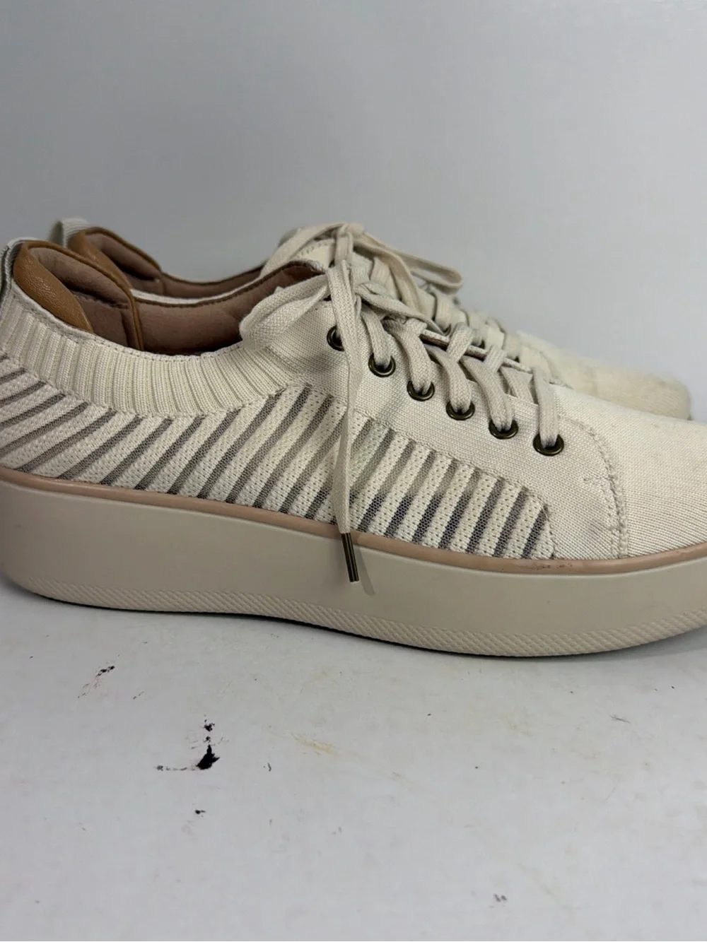 TRAQ by Alegria Cream Knit Platform Sneakers 39 Coastal Comfort